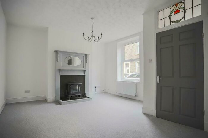 4 Bedroom House To Rent In Wheatholme Street, Rossendale, BB4