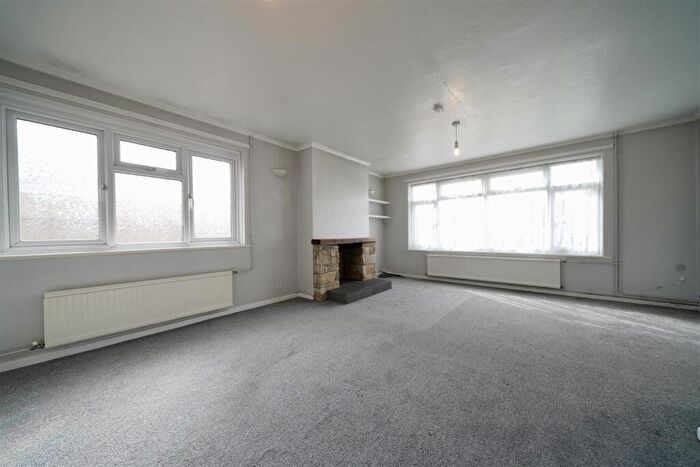 3 Bedroom Bungalow For Sale In Ellerslie Close, Charminster, Dorchester, DT2
