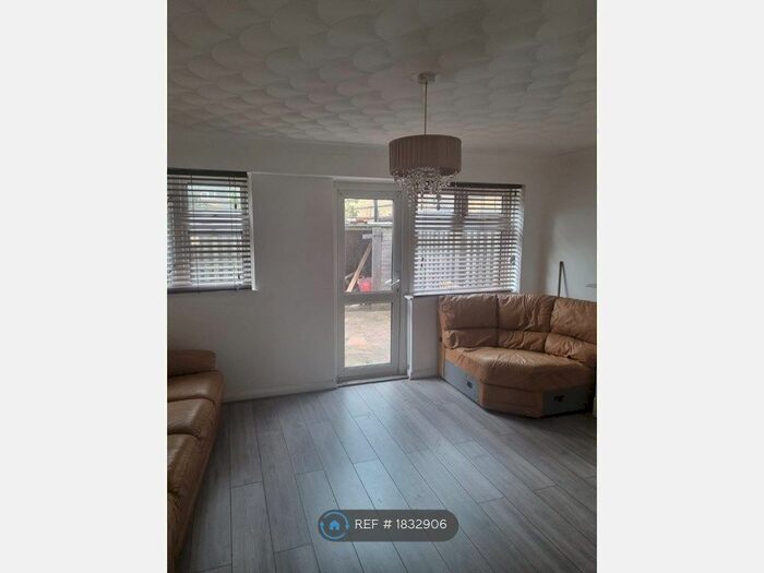 3 Bedroom Maisonette To Rent In Beaconsfield Road, London, E16