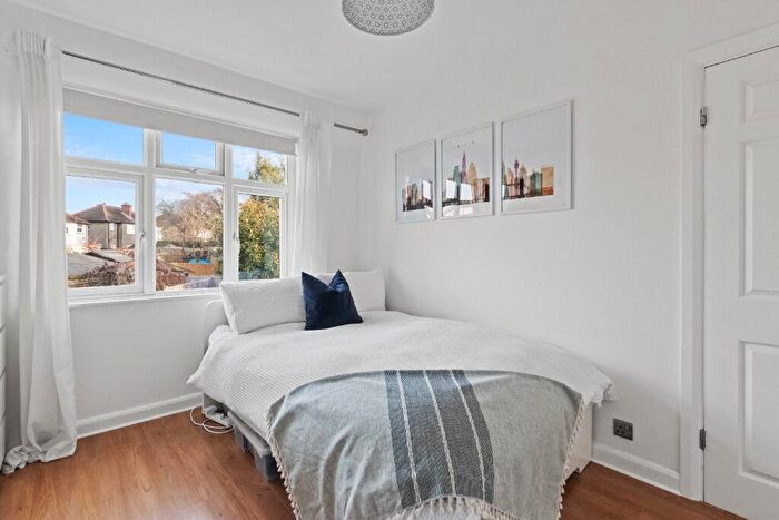 3 Bedroom Semi-Detached House For Sale In Warland Road, London, SE18