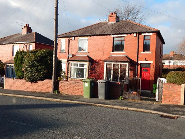 3 Bedroom Semi Detached House To Rent In Leeds Old Road, Heckmondwike, WF16