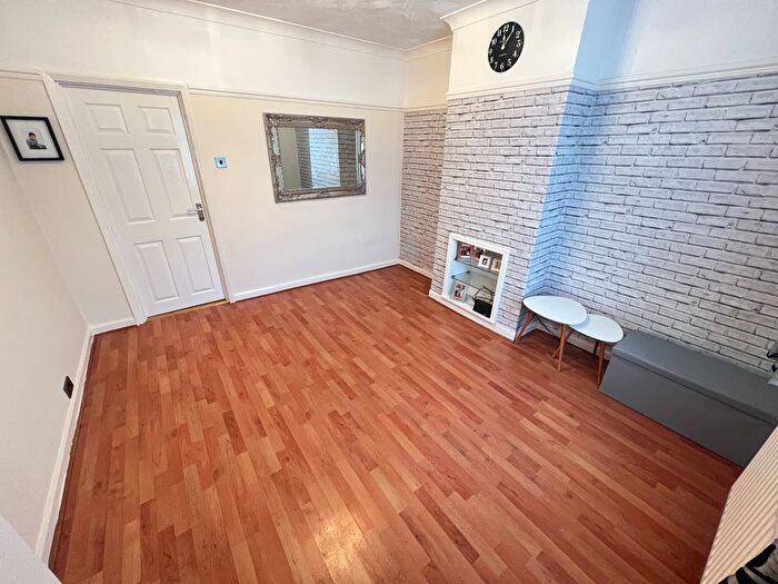 2 Bedroom Semi Detached House To Rent In Woodstock Road, Leicester, LE4