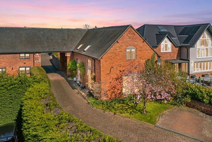 4 Bedroom Barn Conversion For Sale In Warton Lane, Austrey, CV9