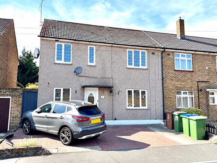 3 Bedroom Semi Detached House For Sale In Hurstwood Avenue, Bexleyheath, DA7
