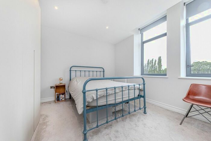 2 Bedroom Flat For Sale In Esher Park Gardens, Littleworth Road, Esher, Surrey, KT10