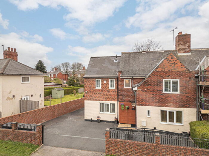 4 Bedroom Semi Detached House For Sale In Temple Walk, Leeds, LS15