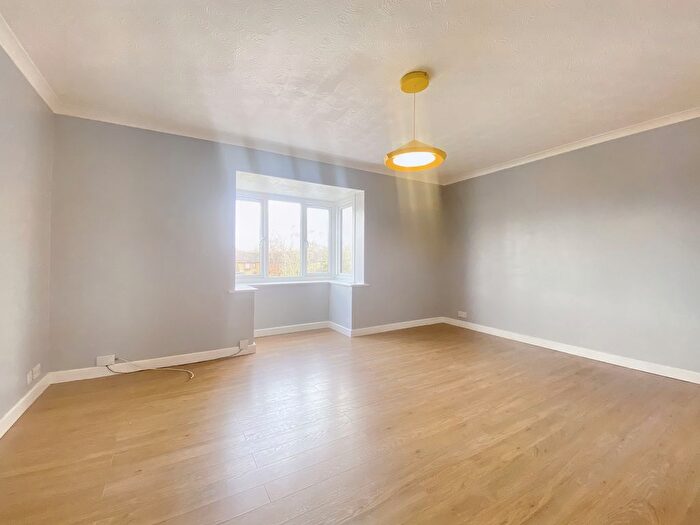 Studio To Rent In Amberley Way, Uxbridge, Middlesex, UB10