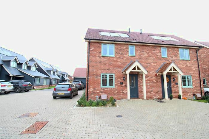 3 Bedroom Semi-Detached House To Rent In Winchester Road, Botley, Southampton, SO32