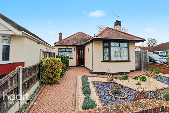2 Bedroom Detached Bungalow For Sale In Lawn Avenue, Southend-On-Sea, SS2