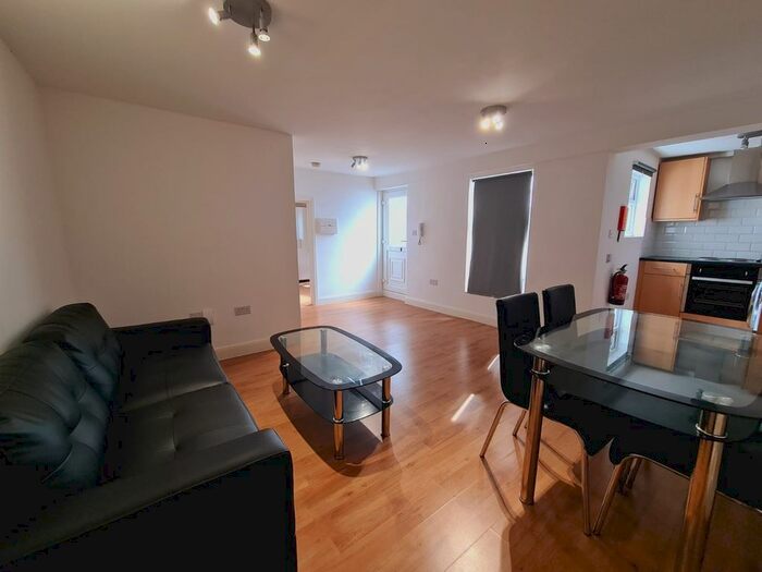 1 Bedroom Flat To Rent In Uxbridge Road, White City, W12