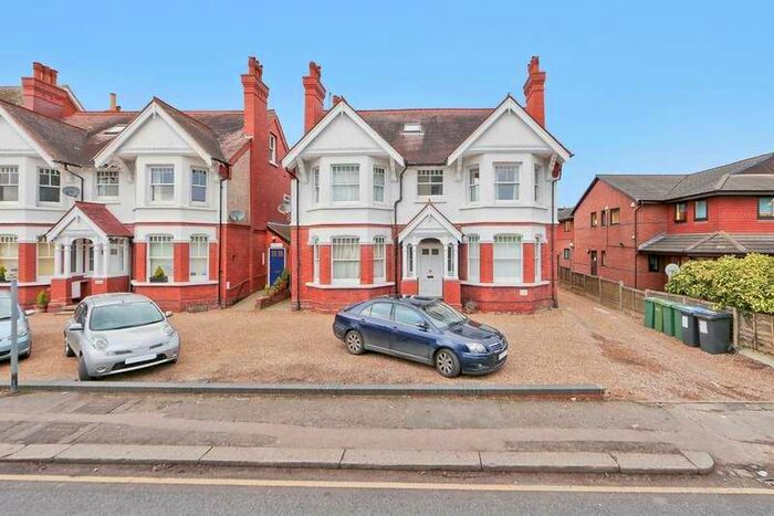 1 Bedroom Flat To Rent In Station Road, Redhill, RH1