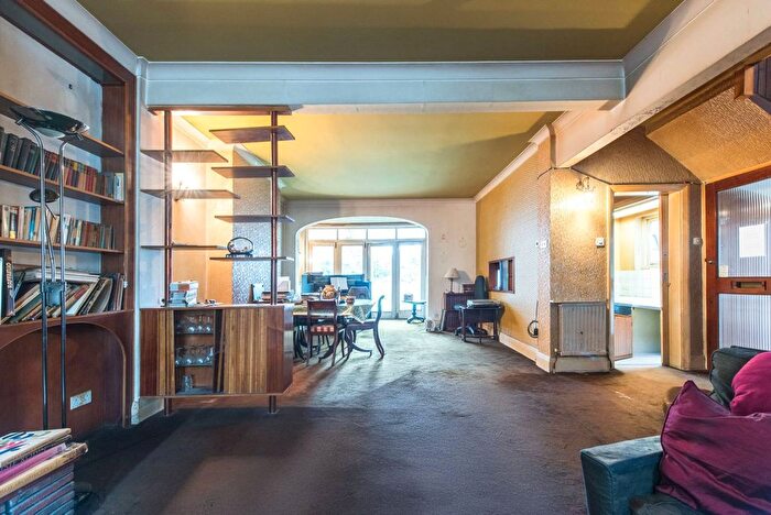 3 Bedroom Detached House For Sale In Russell Gardens, Temple Fortune, London, NW11