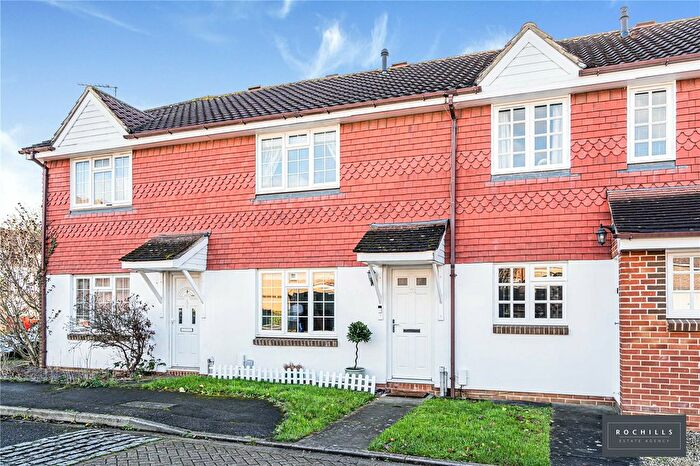 3 Bedroom Terraced House For Sale In Shaw Drive, Walton-On-Thames, Surrey, KT12