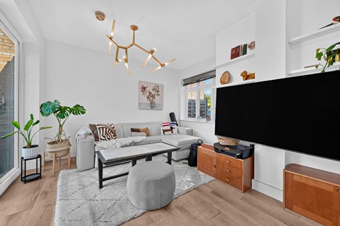 3 Bedroom Terraced House For Sale In Manchester Road, Cubitt Town, E14