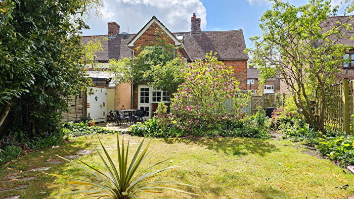 3 Bedroom Terraced House For Sale In George Street, Kingsclere, RG20