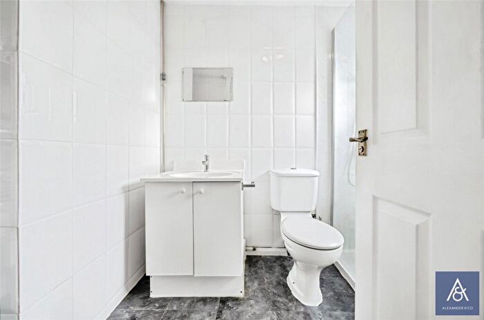 2 Bedroom Bungalow For Sale In Westminster Crescent, Brackley, Northamptonshire, NN13
