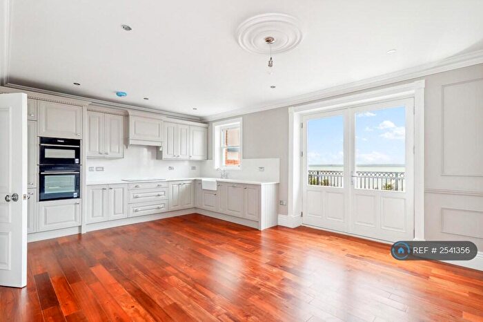 2 Bedroom Flat To Rent In Beecroft Apartments, Westcliff-On-Sea, SS0