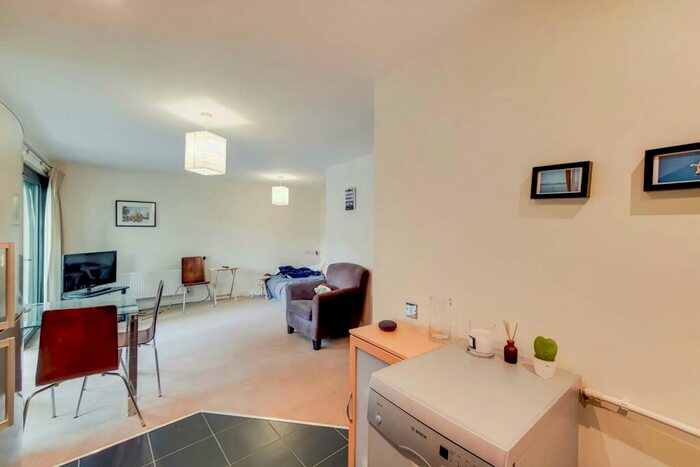 2 Bedroom Flat To Rent In Surrey Quays Road, Canada Water, London, SE16