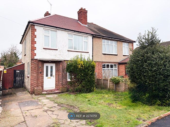 3 Bedroom Semi-Detached House To Rent In Mill End Close, Cambridge, CB1