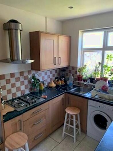 2 Bedroom Flat To Rent In Chadbury Court, Hendon, NW7