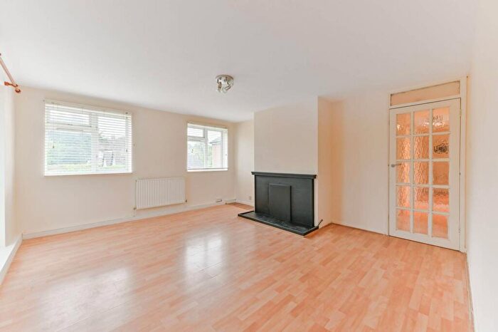 3 Bedroom Flat To Rent In Rectory Lane, Wallington, SM6