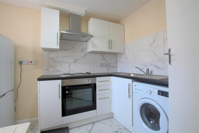 1 Bedroom Flat To Rent In Brabazon Road, Heston, TW5