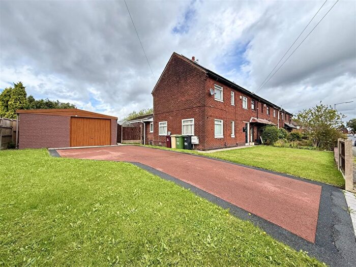 3 Bedroom Semi-Detached House For Sale In Mossfield Road, Kearsley, Bolton, BL4