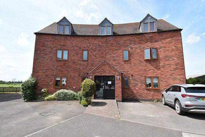 2 Bedroom Flat For Sale In Peacocks Launde, Claypole, NG23