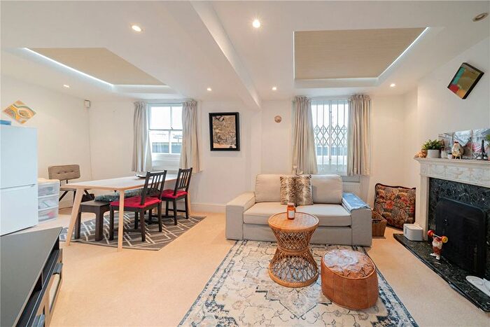 2 Bedroom Flat To Rent In Cromwell Crescent, London, SW5