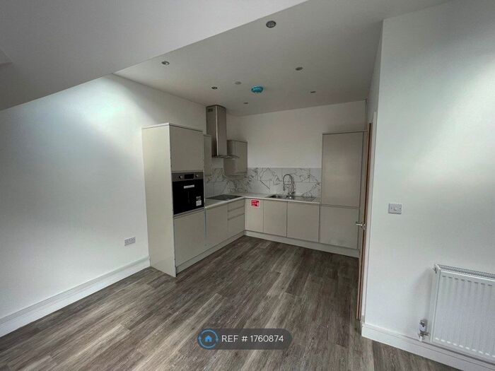 2 Bedroom Flat To Rent In Bethcar Street, Ebbw Vale, NP23