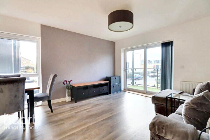 2 Bedroom Apartment For Sale In St Clements, Romford, RM3