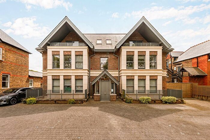 2 Bedroom Flat To Rent In Carlton Road, London, W5