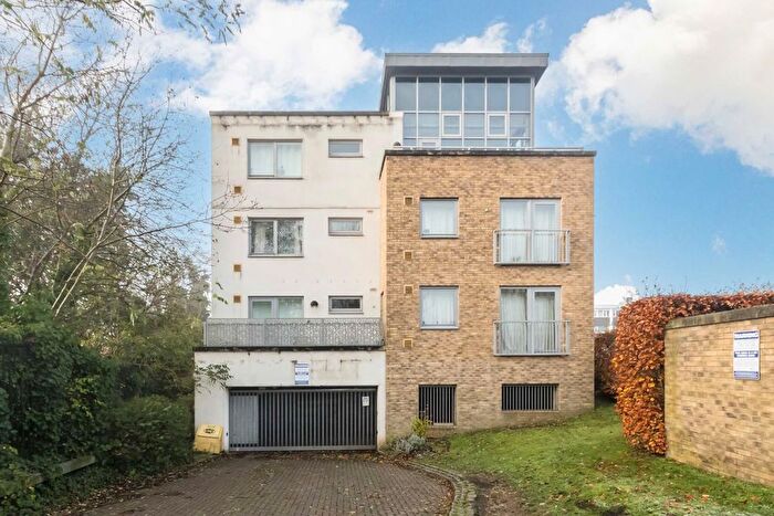 2 Bedroom Flat To Rent In Lamberts Road, Surbiton, KT5