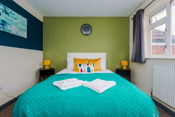 5 Bedroom Town House To Rent In Wyche Avenue, Birmingham, B14