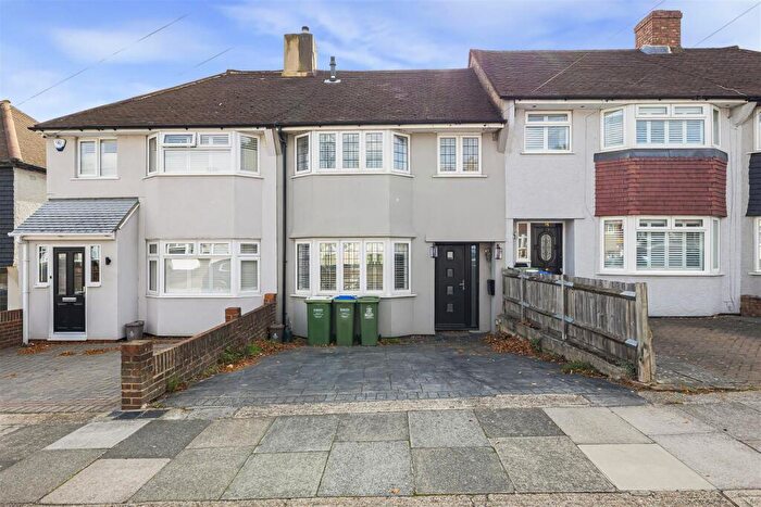 3 Bedroom Terraced House For Sale In Ridgeway West, Sidcup, DA15