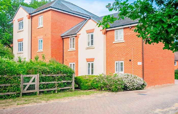 2 Bedroom Apartment For Sale In Robins Path, Benfleet, SS7
