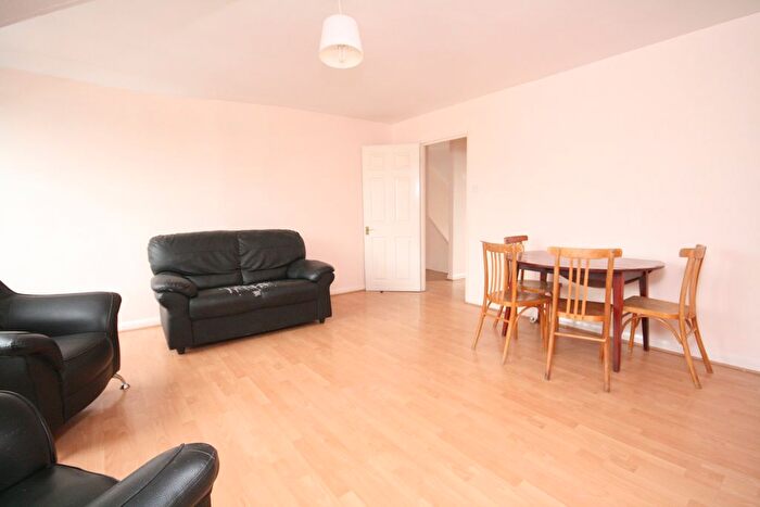 1 Bedroom Flat To Rent In Dunsmure Road, London, N16