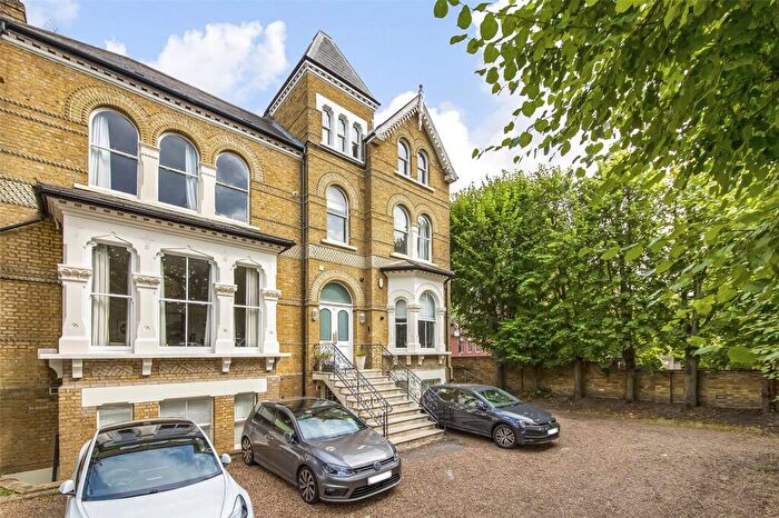 2 Bedroom Apartment For Sale In Wickham Road, Brockley, London, SE4