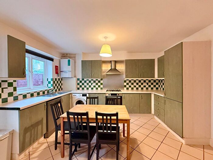 5 Bedroom Terraced House To Rent In Ferry Street, Canary Wharf, E14