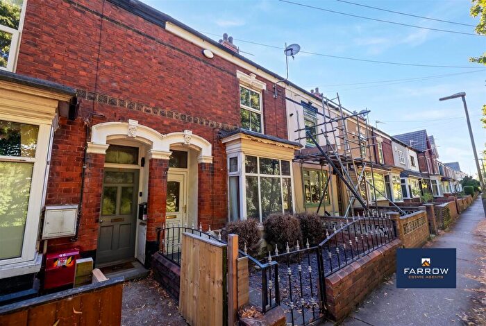 3 Bedroom Terraced House For Sale In Peaksfield Avenue, Grimsby, DN32