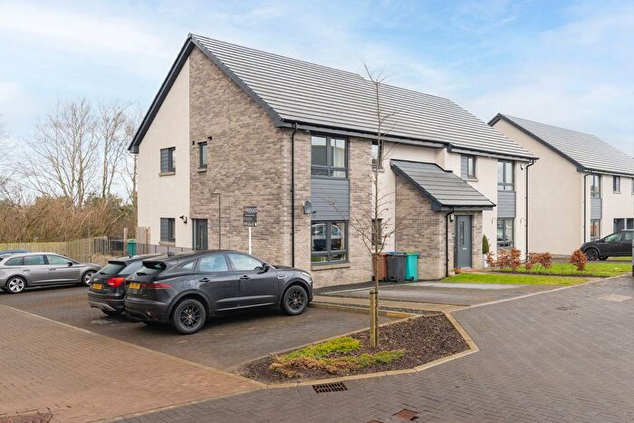 2 Bedroom Flat For Sale In Balmoral Drive, Harthill, ML7