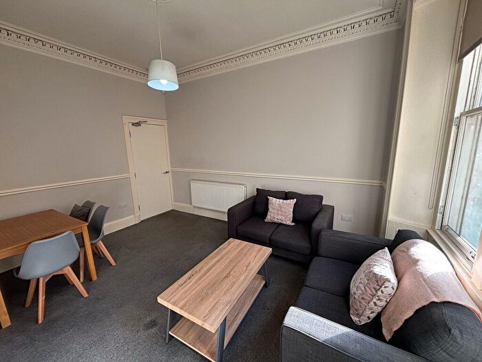 2 Bedroom Flat To Rent In Caledonian Place, Edinburgh, EH11