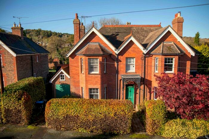 4 Bedroom Semi-Detached House For Sale In Hamsey Road, Sharpthorne, RH19