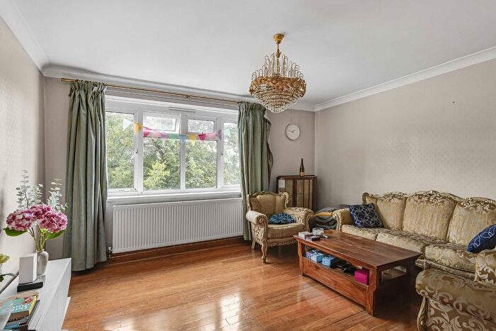 3 Bedroom Property To Rent In St. Charles Square, London, W10