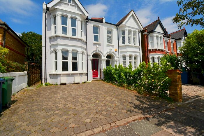 Studio To Rent In Bradley Gardens, Ealing, W13