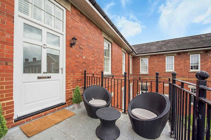 2 Bedroom Flat To Rent In Dillon Close, Epsom, KT19