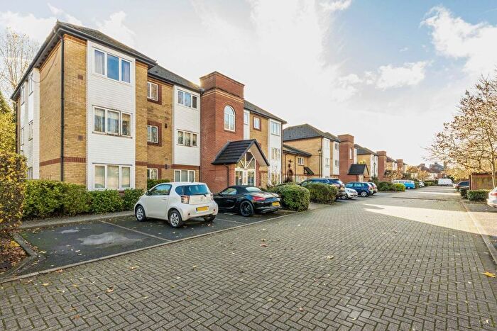 2 Bedroom Flat For Sale In Heathcote Road, St Margarets, TW1