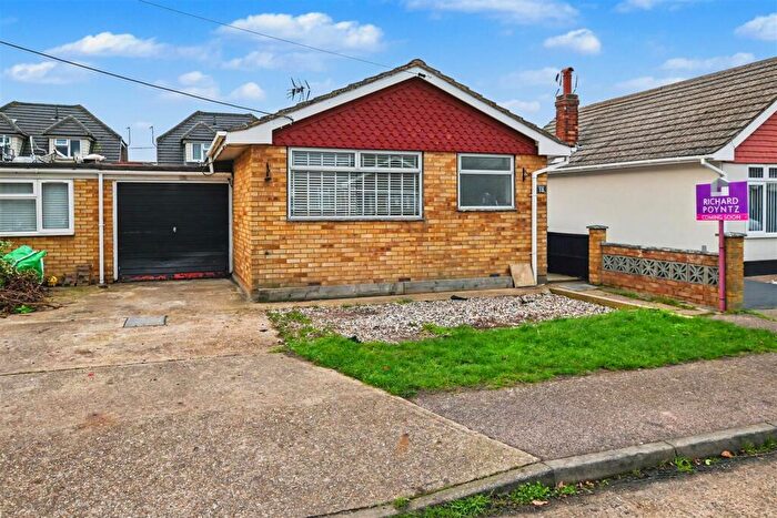1 Bedroom Bungalow For Sale In Zelham Drive, Canvey Island, SS8