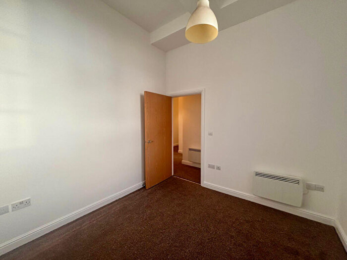 2 Bedroom Flat To Rent In College Gate, Salisbury Close, CW2