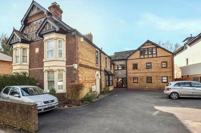 2 Bedroom Apartment To Rent In High Wycombe, Buckinghamshire, HP11